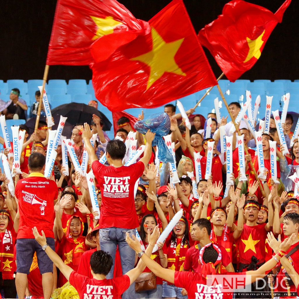 Vietnam supporters in the rain